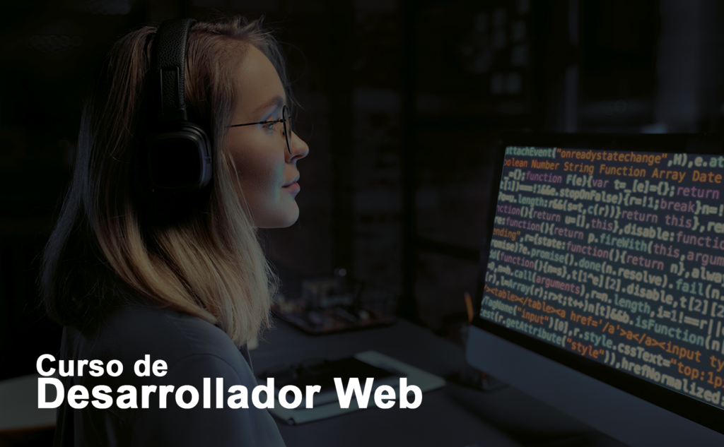 mujer programando en ordenador